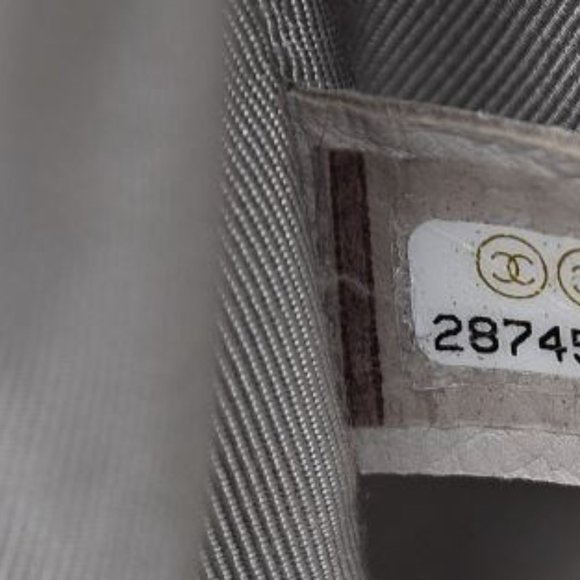 CHANEL Grained Calfskin Quilted Medium CC Chain Bucket Drawstring Bag - Picture 4 of 14